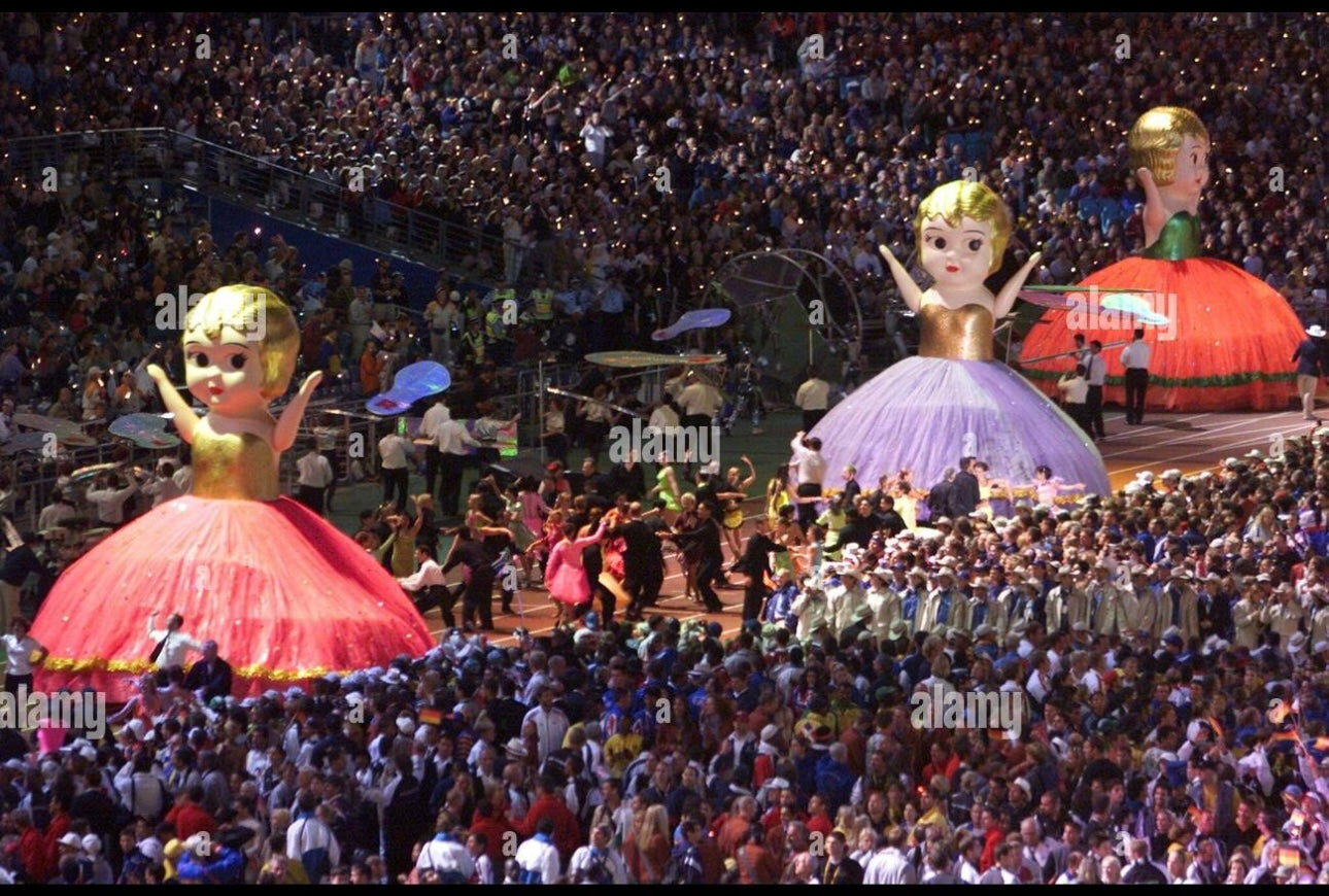 articles/Giant_Kewpies_Closing_Ceremony_SO_2000.jpg