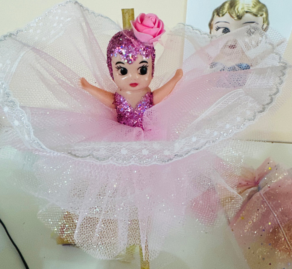 Alexandria also available with a flower